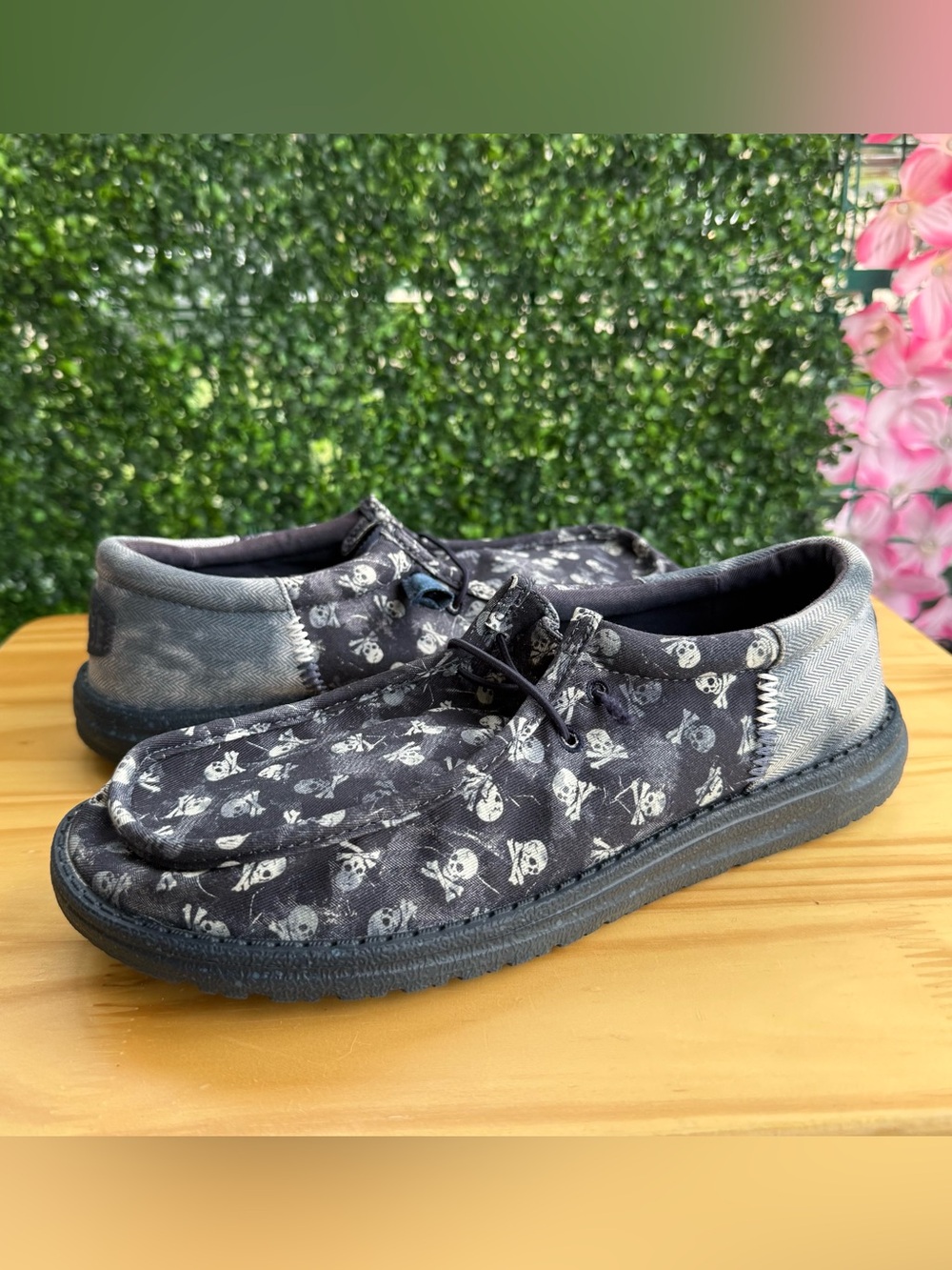 HEYDUDE Wally Funk Skull Print Men’s Size 10 Black Gray Casual Slip On Shoes